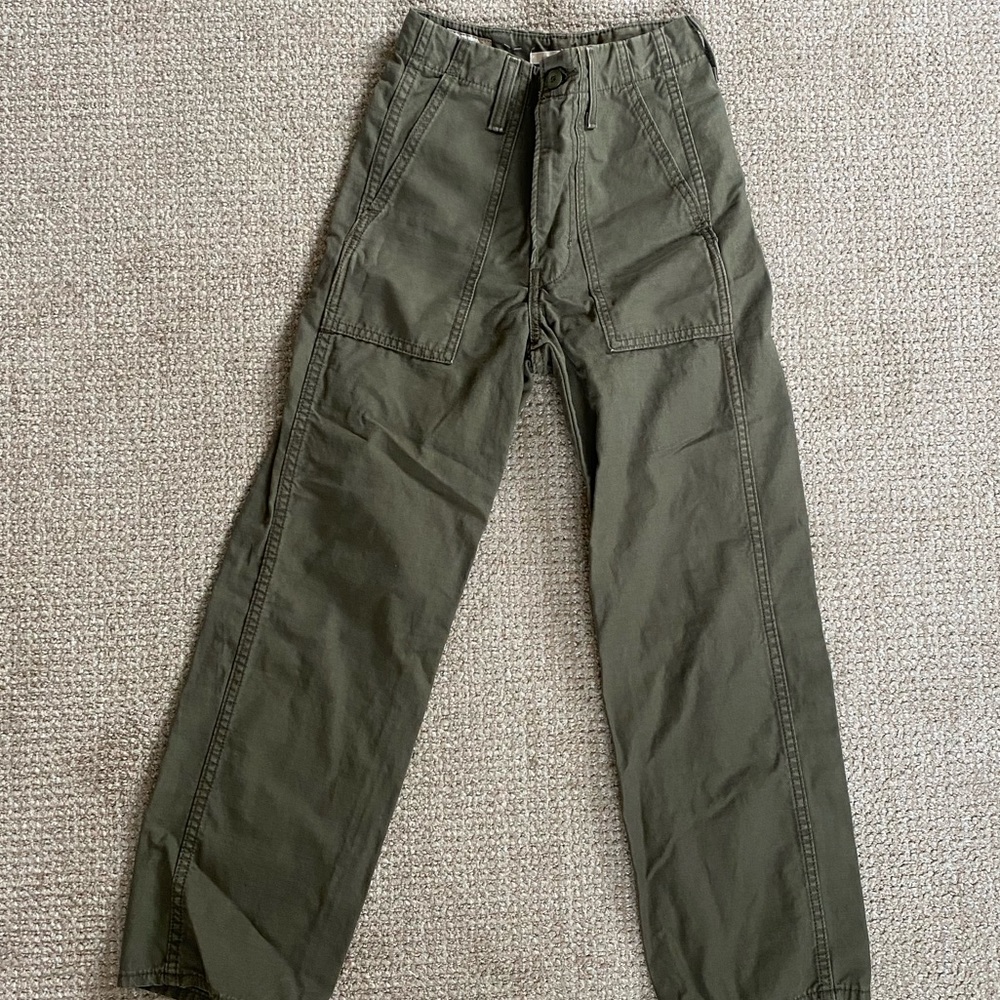 Levi’s Ribcage straight army green pants